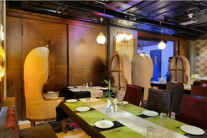 GM Continental restaurant with chandeliers
